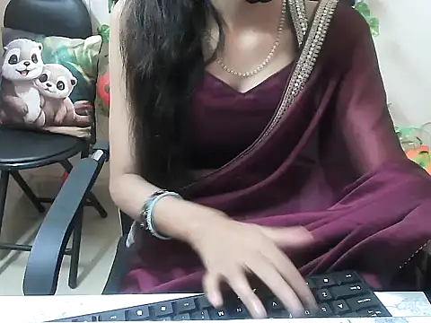 Snapshot of lo_e_shreya chatting on 11.20.25 lo e shreya online show from 11.20.25