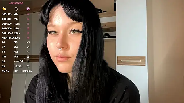 LaurenOveson online show from 11.06.25