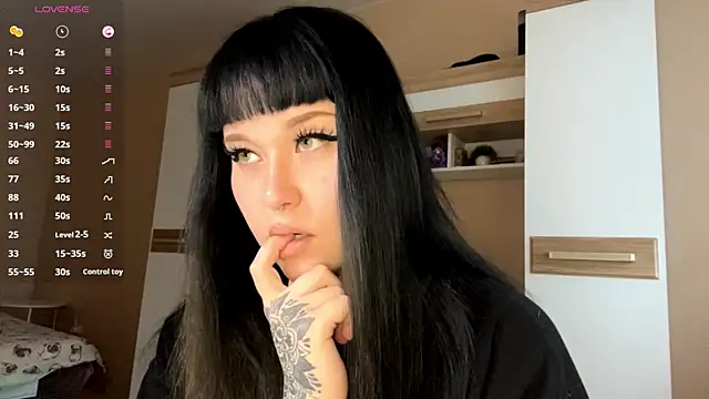 LaurenOveson online show from 11.30.25