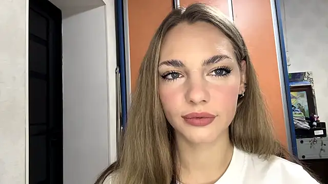 Snapshot of IlanaLafferty chatting on 11.14.25 IlanaLafferty online show from 11.14.25