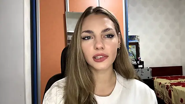 Snapshot of IlanaLafferty chatting on 11.15.25 IlanaLafferty online show from 11.15.25