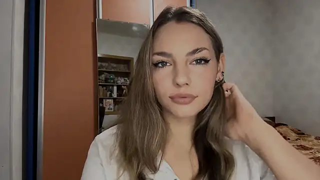 Snapshot of IlanaLafferty chatting on 11.30.25 IlanaLafferty online show from 11.30.25