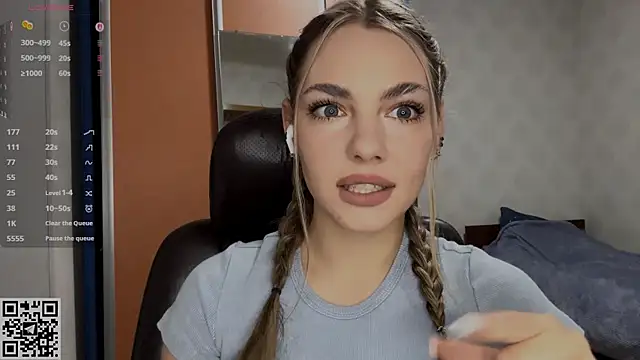 Snapshot of IlanaLafferty chatting on 12.22.25 IlanaLafferty online show from 12.22.25