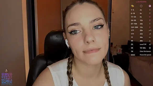 Snapshot of IlanaLafferty chatting on 01.11.26 IlanaLafferty online show from 01.11.26