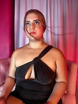 Snapshot of RileyFlame chatting on 11.28.25 RileyFlame online show from 11.28.25