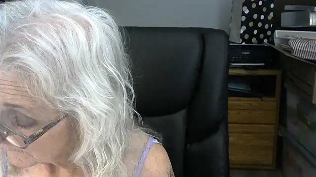 Snapshot of JoleneDelacroix chatting on 12.17.25 JoleneDelacroix online show from 12.17.25