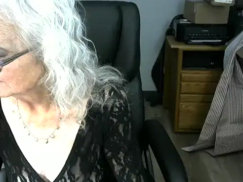 Snapshot of JoleneDelacroix chatting on 12.19.25 JoleneDelacroix online show from 12.19.25