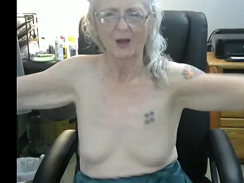 Snapshot of JoleneDelacroix chatting on 12.21.25 JoleneDelacroix online show from 12.21.25