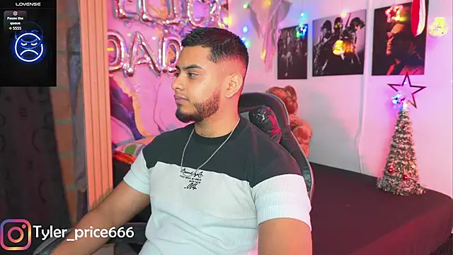 Snapshot of Tiler_wolker chatting on 12.19.25 Tiler wolker online show from 12.19.25