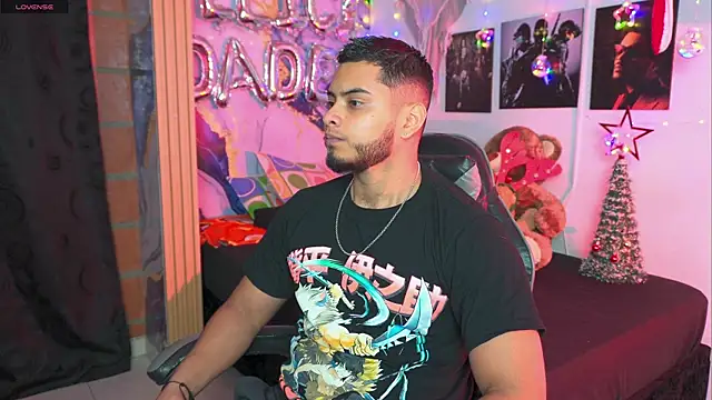 Snapshot of Tiler_wolker chatting on 12.21.25 Tiler wolker online show from 12.21.25