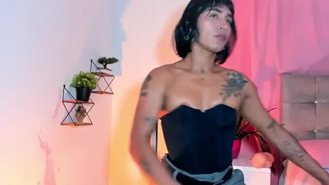 Snapshot of nahomi28_ chatting on 10.31.25 nahomi28 online show from 10.31.25