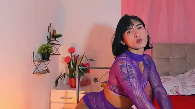 Snapshot of nahomi28_ chatting on 11.15.25 nahomi28 online show from 11.15.25