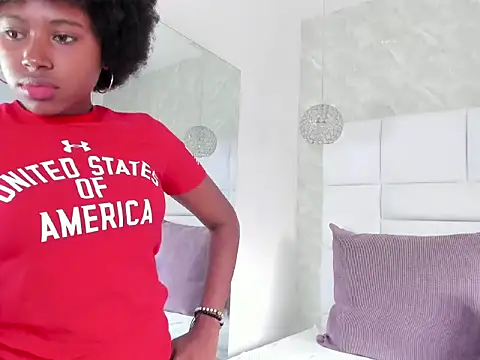 Snapshot of violeta_ruizz chatting on 11.13.25 violeta ruizz online show from 11.13.25