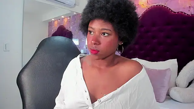 Snapshot of violeta_ruizz chatting on 11.23.25 violeta ruizz online show from 11.23.25