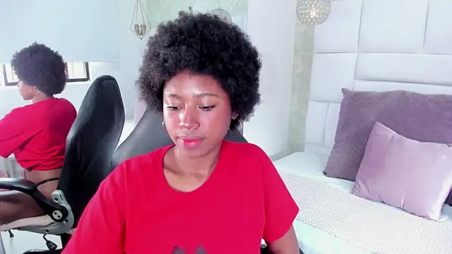 Snapshot of violeta_ruizz chatting on 11.24.25 violeta ruizz online show from 11.24.25