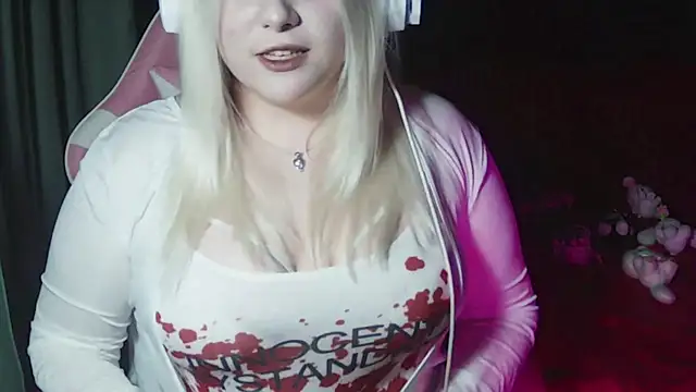 Snapshot of JessiAngels chatting on 10.27.25 JessiAngels online show from 10.27.25