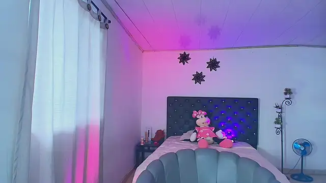 Snapshot of GiannaRoberts chatting on 11.10.25 GiannaRoberts online show from 11.10.25