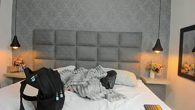 Luna Bella3 online show from 11.13.25