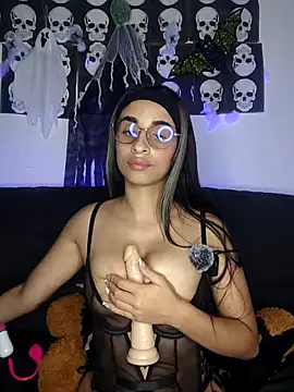 RosyDarck online show from 10.28.25