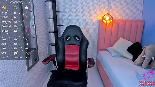 Snapshot of ZALLYWESTER chatting on 10.29.25 ZALLYWESTER online show from 10.29.25