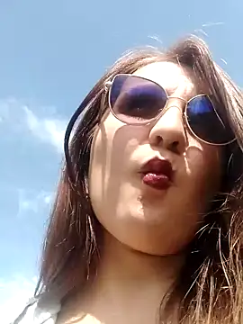 Snapshot of Alyah_1-2 chatting on 11.10.25 Alyah 1-2 online show from 11.10.25