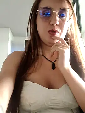 Snapshot of Alyah_1-2 chatting on 11.11.25 Alyah 1-2 online show from 11.11.25