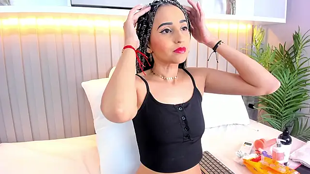 violett rabbit  online show from 11.05.25