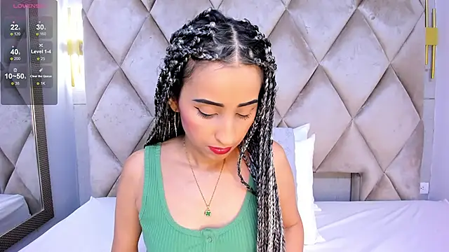 violett rabbit  online show from 11.28.25