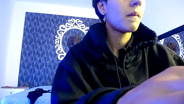 Snapshot of Ghost__Girl_ chatting on 11.08.25 Ghost Girl online show from 11.08.25