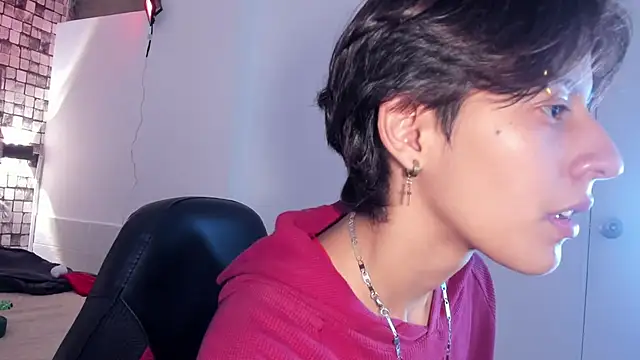 Snapshot of Ghost__Girl_ chatting on 12.02.25 Ghost Girl online show from 12.02.25