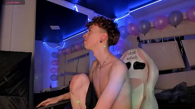 Snapshot of Genesis_ask chatting on 11.08.25 Genesis ask online show from 11.08.25