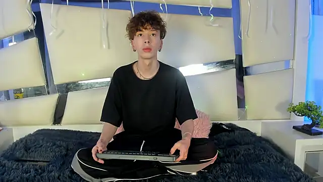 Snapshot of Genesis_ask chatting on 11.15.25 Genesis ask online show from 11.15.25