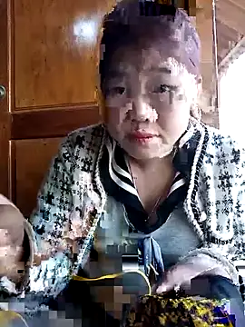 Snapshot of doremi-z chatting on 11.29.25 doremi-z online show from 11.29.25