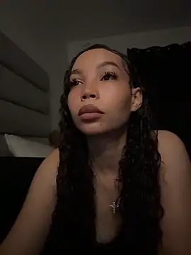 Snapshot of nikkiloveee chatting on 04.22.26 nikkiloveee online show from 04.22.26