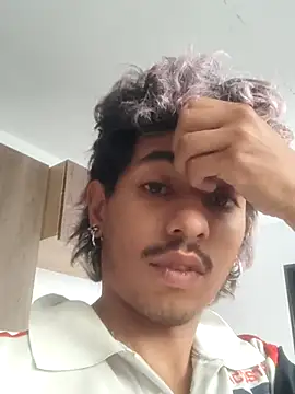 Snapshot of SkinniYamo chatting on 10.26.25 SkinniYamo online show from 10.26.25