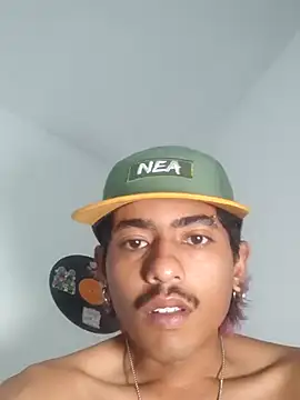 Snapshot of SkinniYamo chatting on 10.27.25 SkinniYamo online show from 10.27.25