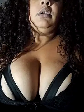 Snapshot of safirahot69 chatting on 11.24.25 safirahot69 online show from 11.24.25