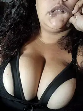 Snapshot of safirahot69 chatting on 11.26.25 safirahot69 online show from 11.26.25