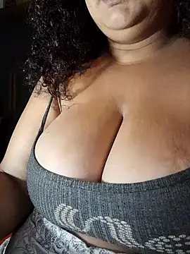 Snapshot of safirahot69 chatting on 11.29.25 safirahot69 online show from 11.29.25