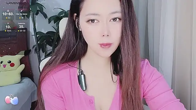 Snapshot of Tangt- chatting on 11.25.25 Tangt- online show from 11.25.25