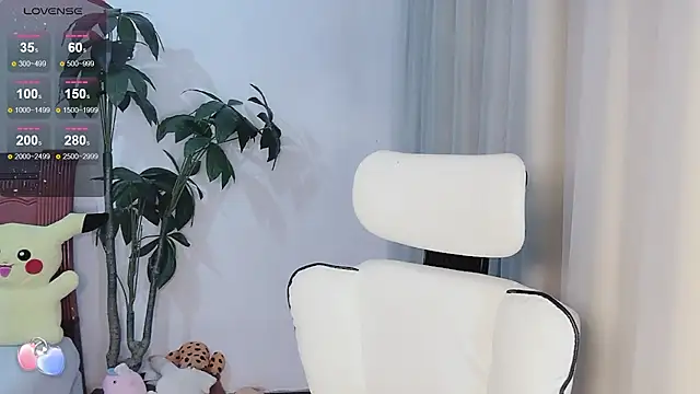 Snapshot of Tangt- chatting on 11.29.25 Tangt- online show from 11.29.25