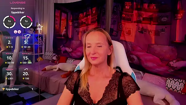 Snapshot of ScarlettPalmer chatting on 11.05.25 ScarlettPalmer online show from 11.05.25