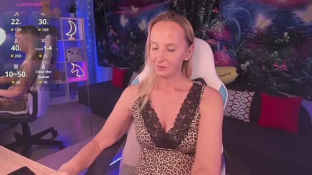 Snapshot of ScarlettPalmer chatting on 11.08.25 ScarlettPalmer online show from 11.08.25