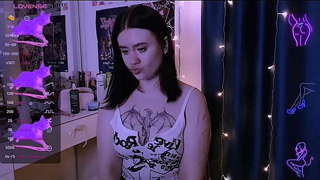 Snapshot of Meow_Marie chatting on 12.21.25 Meow Marie online show from 12.21.25