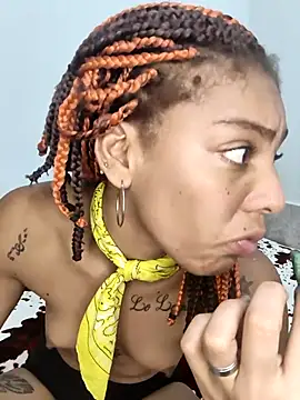 leona sumiza online show from 10.31.25