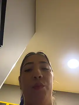 Snapshot of Hannahpradaa_ chatting on 11.27.25 Hannahpradaa online show from 11.27.25