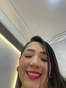 Snapshot of Hannahpradaa_ chatting on 12.19.25 Hannahpradaa online show from 12.19.25