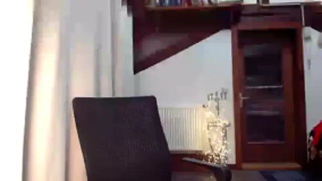 Snapshot of MissDyannis chatting on 11.21.25 MissDyannis online show from 11.21.25