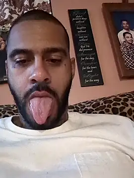 Snapshot of slvdslvd chatting on 10.29.25 slvdslvd online show from 10.29.25