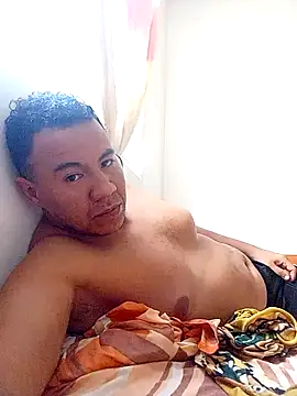 Snapshot of Fire_latino chatting on 10.29.25 Fire latino online show from 10.29.25